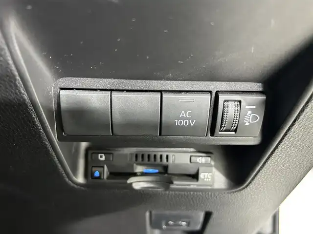 トヨタ アクア X 佐賀県 2021(令3)年 5.6万km プラチナホワイトパールマイカ 純正７インチナビ/（USB/Bluetooth）/全方位カメラ/衝突被害軽減ブレーキ/レーンアシスト/コーナーセンサー/ブラインドスポットモニター/追従型クルーズコントロール/純正ＬＥＤヘッドライト/オートハイビーム/ビルトインＥＴＣ/純正フロアマット/横滑り防止装置