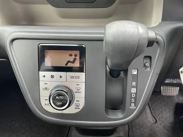 トヨタ パッソ モーダ　S 愛媛県 2016(平28)年 5.7万km パールホワイトⅢ 禁煙車/登録時走行距離56855km/純正ナビCD/ワンセグTV/Bluetooth/バックカメラ/ETC/衝突軽減ブレーキ/横滑り防止装置/前後コーナーセンサー/オートライト/LEDヘッドライト/フォグランプ/オートエアコン/スマートキー/プッシュスタートボタン/純正フロアマット/スペアキー/スタッドレスタイヤ車載