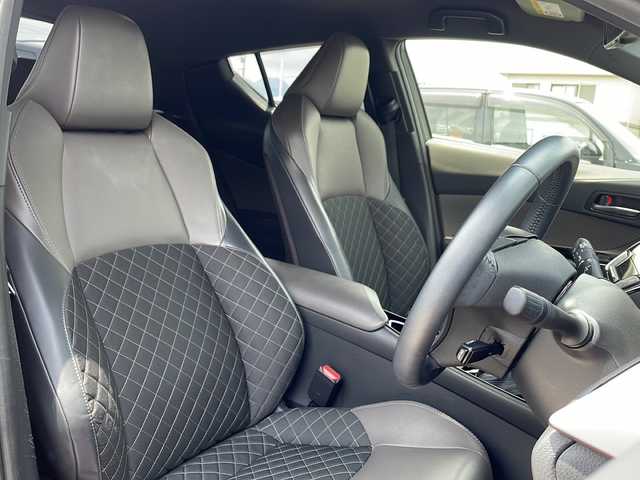 トヨタ Ｃ－ＨＲ G 神奈川県 2019(令1)年 5.9万km ブラック/エモーショナルレッドⅡ 2トーン 純正ナビ /ワンセグ/Bluetooth/レーダークルーズコントロール　/バックカメラ　/レーンキープアシスト　/シートヒーターD+N席　/LEDヘッドライト　/オートライト　/オートマチックハイビーム　/ビルドインETC　/スマートキー/プッシュスタート/純正フロアマット/純正AW/ABS/横滑り防止装置/Wエアバック/カーテンエアバックワンセグテレビ