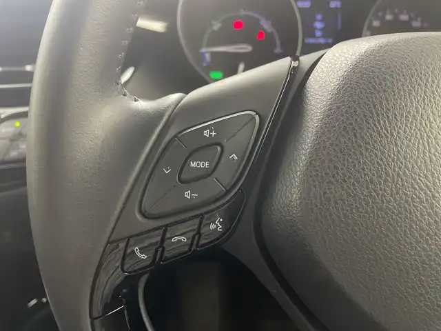トヨタ Ｃ－ＨＲ G 群馬県 2019(令1)年 5.9万km ブラック/エモーショナルレッドⅡ 2トーン 純正８型ナビ　フルセグＴＶ　ブラインドスポットモニター　アダクティブクルーズコントロール　ハーフレザーシート　前席シートヒーター　ステアリングスイッチ　ＬＥＤライト　ＥＴＣ　スマートキー　禁煙車