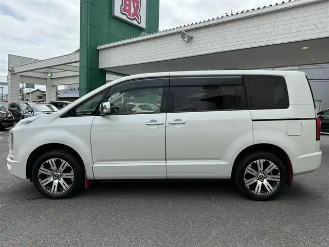 三菱 デリカＤ：５ P 埼玉県 2020(令2)年 3.9万km ウォームホワイトパール ワンオーナー/衝突被害軽減ブレーキ/レーダークルーズコントロール/レーンキープアシスト/ブラインドスポットモニター（BMS）/両側パワースライドドア/純正10.1型ナビゲーション・オーディオ/（フルセグTV/BT/FM/AM/CD/DVD）/後席フリップダウンモニター/パワーバックドア/ユニバーサルステップ（電動ロングステップ）/アラウンドビューモニター/バックカメラ/前席シートヒーター/ステアリングヒーター/パドルシフト/ビルトンETC/オートライト/オートホールド機能/ドアバイザー/プッシュスタート/スマートキー（スペアキーあり）/車両取説、ナビ取説あり