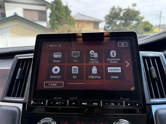 三菱 デリカＤ：５ P 埼玉県 2020(令2)年 3.9万km ウォームホワイトパール ワンオーナー/衝突被害軽減ブレーキ/レーダークルーズコントロール/レーンキープアシスト/ブラインドスポットモニター（BMS）/両側パワースライドドア/純正10.1型ナビゲーション・オーディオ/（フルセグTV/BT/FM/AM/CD/DVD）/後席フリップダウンモニター/パワーバックドア/ユニバーサルステップ（電動ロングステップ）/アラウンドビューモニター/バックカメラ/前席シートヒーター/ステアリングヒーター/パドルシフト/ビルトンETC/オートライト/オートホールド機能/ドアバイザー/プッシュスタート/スマートキー（スペアキーあり）/車両取説、ナビ取説あり