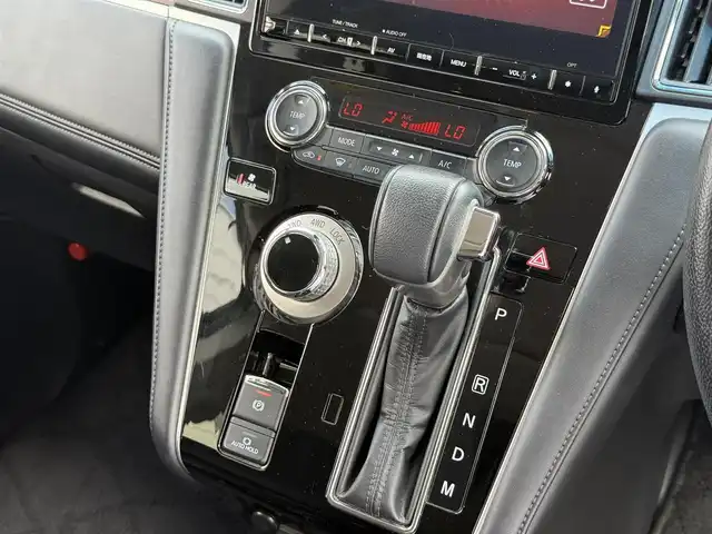 三菱 デリカＤ：５ P 埼玉県 2020(令2)年 3.9万km ウォームホワイトパール ワンオーナー/衝突被害軽減ブレーキ/レーダークルーズコントロール/レーンキープアシスト/ブラインドスポットモニター（BMS）/両側パワースライドドア/純正10.1型ナビゲーション・オーディオ/（フルセグTV/BT/FM/AM/CD/DVD）/後席フリップダウンモニター/パワーバックドア/ユニバーサルステップ（電動ロングステップ）/アラウンドビューモニター/バックカメラ/前席シートヒーター/ステアリングヒーター/パドルシフト/ビルトンETC/オートライト/オートホールド機能/ドアバイザー/プッシュスタート/スマートキー（スペアキーあり）/車両取説、ナビ取説あり