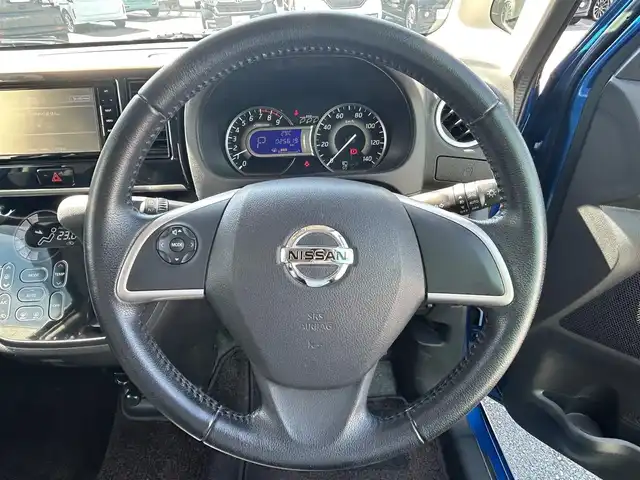 日産 デイズ ルークス ハイウェイスターX 神奈川県 2018(平30)年 2.6万km オーシャンブルーP 社外ＳＤナビ（Ｂｌｕｅｔｏｏｔｈ、ＣＤ、ＤＶＤ）/全方位カメラ/ドラレコ前後/スペアキー１本/プッシュスタート/純正アルミ/純正フロアマット/スマートキー/片側パワスラ/ベンチシート/オートライト/アイドリングストップ/横滑り防止装置/オートマチックハイビーム/ダブルエアバック/衝突軽減システム/キセノンヘッドライト