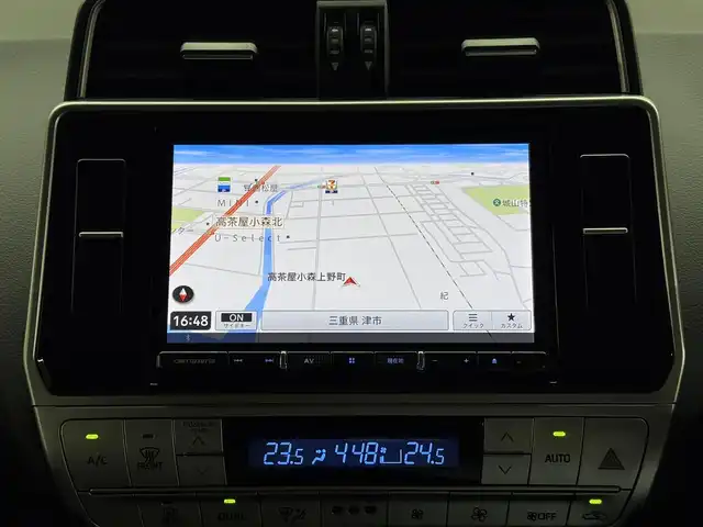 トヨタ ランドクルーザー プラド TX Lパッケージ 三重県 2022(令4)年 2万km ブラック ガソリン/パートタイム4WD/MTモード付フロア6AT/カロッツェリア 9インチ『楽ナビ』 AVIC-RL812/（CD/DVD/MSV/SD/FM/AM/TV/Bluetooth/iPod/USB/HDMI/AUX）/バックカメラ/ドライブレコーダー 前後/ビルトイン ETC2.0/Toyota Safety Sense/・プリクラッシュセーフティ［PCS］/・レーンディパーチャーアラート［LDA］/・レーダークルーズ/・オートハイビーム［AHB］/・インテリジェントクリアランスソナー（パーキングサポートブレーキ（静止物））/・ロードサインアシスト［RSA］/・先行車発進告知機能/装備/・【DOP】デジタルインナーミラー/・【OP】電動ムーンルーフ/・本革シート（ブラック）/・シートヒーター/ベンチレーション（D/N）/・パワーシート（D8way&ランバーサポート/N4way）/・オートライト/・LED ヘッドランプ＆フロントフォグランプ/・雨滴感応式フロントワイパー/・純正 17inAW/・プッシュスタート/・スマートキーx1/など