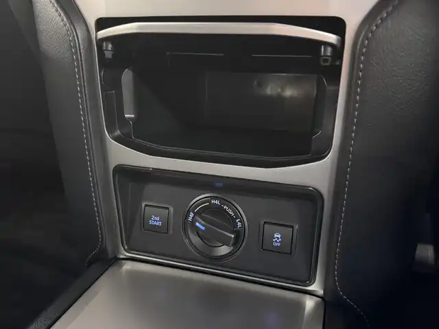 トヨタ ランドクルーザー プラド TX Lパッケージ 三重県 2022(令4)年 2万km ブラック ガソリン/パートタイム4WD/MTモード付フロア6AT/カロッツェリア 9インチ『楽ナビ』 AVIC-RL812/（CD/DVD/MSV/SD/FM/AM/TV/Bluetooth/iPod/USB/HDMI/AUX）/バックカメラ/ドライブレコーダー 前後/ビルトイン ETC2.0/Toyota Safety Sense/・プリクラッシュセーフティ［PCS］/・レーンディパーチャーアラート［LDA］/・レーダークルーズ/・オートハイビーム［AHB］/・インテリジェントクリアランスソナー（パーキングサポートブレーキ（静止物））/・ロードサインアシスト［RSA］/・先行車発進告知機能/装備/・【DOP】デジタルインナーミラー/・【OP】電動ムーンルーフ/・本革シート（ブラック）/・シートヒーター/ベンチレーション（D/N）/・パワーシート（D8way&ランバーサポート/N4way）/・オートライト/・LED ヘッドランプ＆フロントフォグランプ/・雨滴感応式フロントワイパー/・純正 17inAW/・プッシュスタート/・スマートキーx1/など