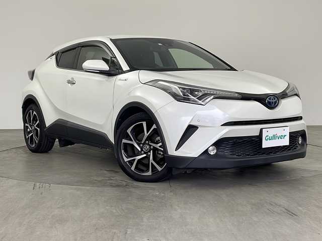 トヨタ Ｃ－ＨＲ G LEDエディション 兵庫県 2018(平30)年 7.1万km ホワイトパールクリスタルシャイン ・純正ナビ＆TV＆CD＆DVD＆BT＆SD/・バックカメラ/・ハーフレザーシート/・前席シートヒーター/・トヨタセーフティセンス/・プリクラッシュセーフティシステム（歩行者検知機能付 衝突回避支援タイプ/ミリ波レーダー＋単眼カメラ方式）/・レーンディパーチャーアラート（ステアリング制御付）/・オートマチックハイビーム/・レーダークルーズコントロール（全車速追従機能付）/・クリアランスソナー/・ブラインドスポットモニター/・ドアミラーヒーター/・nanoeエアコン/・ブレーキホールド/・本革巻きステアリング/・ビルトインETC/・純正18インチAW/・防眩ミラー/・プッシュスタート