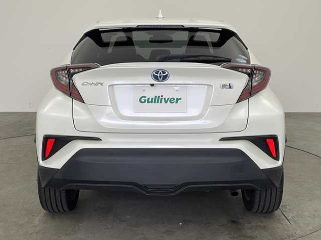 トヨタ Ｃ－ＨＲ G LEDエディション 兵庫県 2018(平30)年 7.1万km ホワイトパールクリスタルシャイン ・純正ナビ＆TV＆CD＆DVD＆BT＆SD/・バックカメラ/・ハーフレザーシート/・前席シートヒーター/・トヨタセーフティセンス/・プリクラッシュセーフティシステム（歩行者検知機能付 衝突回避支援タイプ/ミリ波レーダー＋単眼カメラ方式）/・レーンディパーチャーアラート（ステアリング制御付）/・オートマチックハイビーム/・レーダークルーズコントロール（全車速追従機能付）/・クリアランスソナー/・ブラインドスポットモニター/・ドアミラーヒーター/・nanoeエアコン/・ブレーキホールド/・本革巻きステアリング/・ビルトインETC/・純正18インチAW/・防眩ミラー/・プッシュスタート