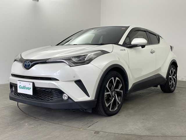 トヨタ Ｃ－ＨＲ G LEDエディション 兵庫県 2018(平30)年 7.1万km ホワイトパールクリスタルシャイン ・純正ナビ＆TV＆CD＆DVD＆BT＆SD/・バックカメラ/・ハーフレザーシート/・前席シートヒーター/・トヨタセーフティセンス/・プリクラッシュセーフティシステム（歩行者検知機能付 衝突回避支援タイプ/ミリ波レーダー＋単眼カメラ方式）/・レーンディパーチャーアラート（ステアリング制御付）/・オートマチックハイビーム/・レーダークルーズコントロール（全車速追従機能付）/・クリアランスソナー/・ブラインドスポットモニター/・ドアミラーヒーター/・nanoeエアコン/・ブレーキホールド/・本革巻きステアリング/・ビルトインETC/・純正18インチAW/・防眩ミラー/・プッシュスタート