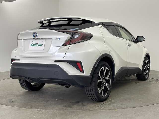 トヨタ Ｃ－ＨＲ G LEDエディション 兵庫県 2018(平30)年 7.1万km ホワイトパールクリスタルシャイン ・純正ナビ＆TV＆CD＆DVD＆BT＆SD/・バックカメラ/・ハーフレザーシート/・前席シートヒーター/・トヨタセーフティセンス/・プリクラッシュセーフティシステム（歩行者検知機能付 衝突回避支援タイプ/ミリ波レーダー＋単眼カメラ方式）/・レーンディパーチャーアラート（ステアリング制御付）/・オートマチックハイビーム/・レーダークルーズコントロール（全車速追従機能付）/・クリアランスソナー/・ブラインドスポットモニター/・ドアミラーヒーター/・nanoeエアコン/・ブレーキホールド/・本革巻きステアリング/・ビルトインETC/・純正18インチAW/・防眩ミラー/・プッシュスタート