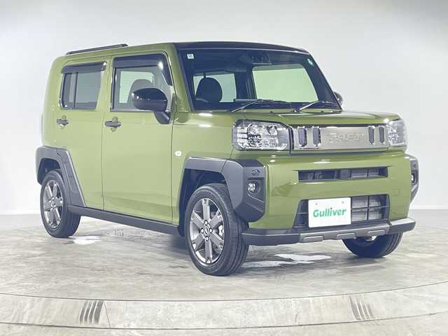 ダイハツ タフト G ダーククロムベンチャー 福岡県 2024(令6)年 0.3万km フォレストカーキメタリック 禁煙車/パノラマルーフ/純正ディスプレイオーディオ/・BT/HDMI/USB/フルセグTV/・バックモニター/スマートアシスト/コーナーセンサー/レーダークルーズコントロール/ブレーキホールド/シートヒーター(D/N)/革巻きステアリング/ステアリングリモコン/LEDヘッドライト/・オートライト/・フォグランプ/アイドリングストップ/純正フロアマット/純正ドアバイザー