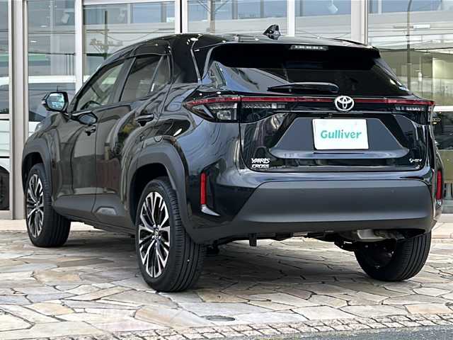 トヨタ ヤリスクロス ハイブリッド Z 静岡県 2024(令6)年 0.6万km ブラックマイカ 純正ナビ/・ラジオ/フルセグTV/・USB/Bluetooth/Miracast/HDMI/主要装備/・レーダークルーズコントロール　/・ドライブレコーダー　/・ＥＴＣ２．０　/・全方位カメラ　/・ディスプレイオーディオ　/・パワーバックドア　/・ハンドルヒーター　/・シートヒーター　/・ヘッドアップディスプレイ　/・ＢＳＭ/・ステアリングリモコン/・アイドリングストップ/・プリクラッシュセーフティー/・レーンキープアシスト/・プッシュスタート/・スマートキー/・SOSコール