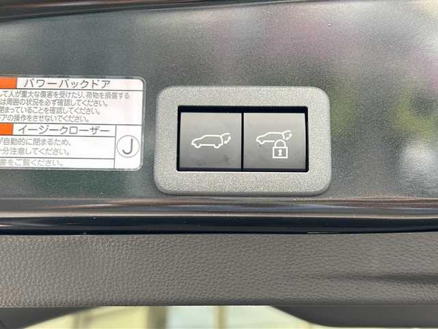 トヨタ ヤリスクロス ハイブリッド Z 静岡県 2024(令6)年 0.6万km ブラックマイカ 純正ナビ/・ラジオ/フルセグTV/・USB/Bluetooth/Miracast/HDMI/主要装備/・レーダークルーズコントロール　/・ドライブレコーダー　/・ＥＴＣ２．０　/・全方位カメラ　/・ディスプレイオーディオ　/・パワーバックドア　/・ハンドルヒーター　/・シートヒーター　/・ヘッドアップディスプレイ　/・ＢＳＭ/・ステアリングリモコン/・アイドリングストップ/・プリクラッシュセーフティー/・レーンキープアシスト/・プッシュスタート/・スマートキー/・SOSコール