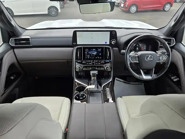 レクサス ＬＸ 600 鹿児島県 2022(令4)年 3.7万km ソニッククォーツ マークレビンソン　/純正ＯＰアルミホイール（２２インチ）　/レクサスセーフティシステムプラス　/ブラインドスポットモニター　/レーダークルーズコントロール/ムーンルーフ　/ワイヤレス充電　/リヤエンターテインメント　/ホワイトレザーシート/純正ディスプレイオーディオ/Bluetoothオーディオ/全席シートヒーター/全席シートベンチレーション/D+N席パワーシート/ステアリングヒーター/パノラミックビューモニター(足元透過機能付き)/パワーバックドア/電動格納機能付きサードシート/後席純正モニター/前後ドライブレコーダー/横滑り防止装置/レーンキープアシスト/プッシュスタート/スマートキー