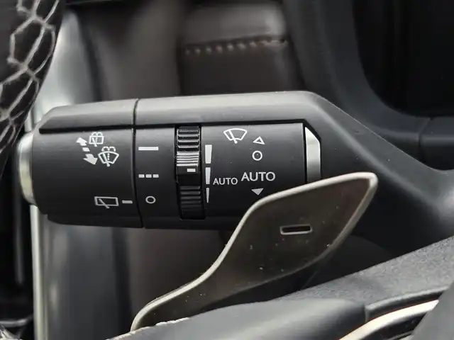 レクサス ＬＸ 600 鹿児島県 2022(令4)年 3.7万km ソニッククォーツ マークレビンソン　/純正ＯＰアルミホイール（２２インチ）　/レクサスセーフティシステムプラス　/ブラインドスポットモニター　/レーダークルーズコントロール/ムーンルーフ　/ワイヤレス充電　/リヤエンターテインメント　/ホワイトレザーシート/純正ディスプレイオーディオ/Bluetoothオーディオ/全席シートヒーター/全席シートベンチレーション/D+N席パワーシート/ステアリングヒーター/パノラミックビューモニター(足元透過機能付き)/パワーバックドア/電動格納機能付きサードシート/後席純正モニター/前後ドライブレコーダー/横滑り防止装置/レーンキープアシスト/プッシュスタート/スマートキー