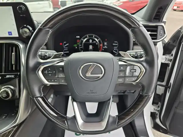 レクサス ＬＸ 600 鹿児島県 2022(令4)年 3.7万km ソニッククォーツ マークレビンソン　/純正ＯＰアルミホイール（２２インチ）　/レクサスセーフティシステムプラス　/ブラインドスポットモニター　/レーダークルーズコントロール/ムーンルーフ　/ワイヤレス充電　/リヤエンターテインメント　/ホワイトレザーシート/純正ディスプレイオーディオ/Bluetoothオーディオ/全席シートヒーター/全席シートベンチレーション/D+N席パワーシート/ステアリングヒーター/パノラミックビューモニター(足元透過機能付き)/パワーバックドア/電動格納機能付きサードシート/後席純正モニター/前後ドライブレコーダー/横滑り防止装置/レーンキープアシスト/プッシュスタート/スマートキー