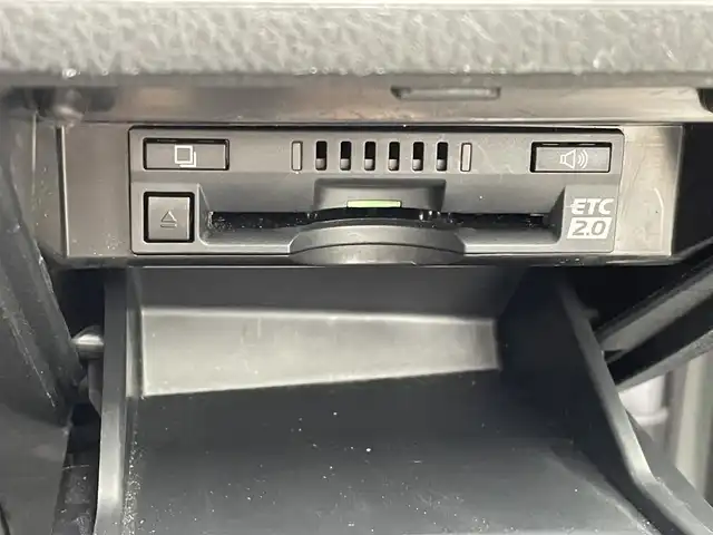 トヨタ カムリ WS 福岡県 2019(令1)年 6.4万km プラチナホワイトパールマイカ 純正ナビ/フルセグTV/CD/DVD/BT/AUX/バックカメラ/PCS/ＬＤＡ/レーダークルーズコントロール/ＢＳＭ/クリアランスソナー/HUD/オートハイビーム/パワーシート/ビルトインＥＴＣ２．０/純正アルミ/フルセグＴＶ/ＣＤ／ＤＶＤ再生/ブルートゥース