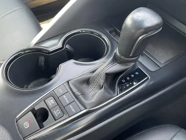 トヨタ カムリ WS 福岡県 2019(令1)年 6.4万km プラチナホワイトパールマイカ 純正ナビ/フルセグTV/CD/DVD/BT/AUX/バックカメラ/PCS/ＬＤＡ/レーダークルーズコントロール/ＢＳＭ/クリアランスソナー/HUD/オートハイビーム/パワーシート/ビルトインＥＴＣ２．０/純正アルミ/フルセグＴＶ/ＣＤ／ＤＶＤ再生/ブルートゥース