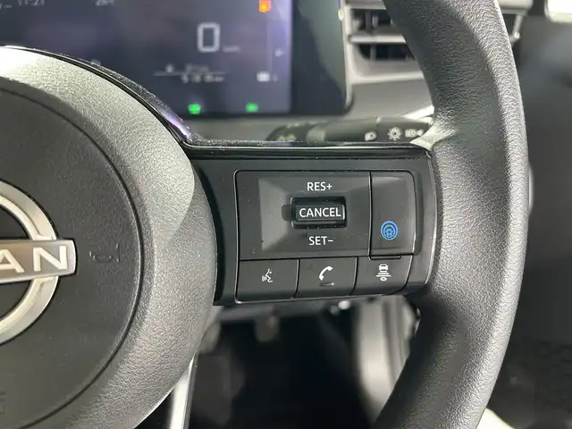 日産 ノート X 佐賀県 2023(令5)年 5.2万km スーパーブラック 純正９インチナビ/（フルセグTV/CD/Bluetooth/USB）/全方位カメラ/衝突軽減システム/追従型クルーズコントロール/レーンアシスト/コーナーセンサー/純正LEDヘッドライト/オートライト/オートハイビーム/デジタルインナーミラー/スペアキー/純正フロアマット