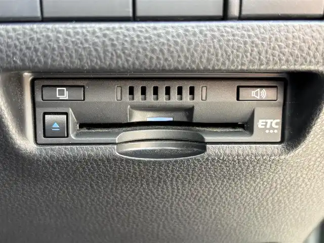 トヨタ ハリアー G 福岡県 2020(令2)年 4万km プレシャスブラックパール 純正ナビ（BLUETOOTH/AUX)/Bカメラ/電動リアゲート/レーダークルーズコントロール/LEDヘッドライト/オートライト/オートマチックハイビーム/ハーフレザーシート/D席パワーシート/純正18インチAW/USB入力端子/ワイヤレス充電/デジタルインナーミラー/SOSコール/BSM/横滑り防止装置/コーナーセンサー/レーンキープアシスト/盗難防止装置/衝突軽減システム/スマートキー/ETC
