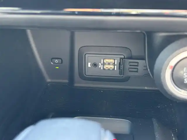 トヨタ ハリアー G 福岡県 2020(令2)年 4万km プレシャスブラックパール 純正ナビ（BLUETOOTH/AUX)/Bカメラ/電動リアゲート/レーダークルーズコントロール/LEDヘッドライト/オートライト/オートマチックハイビーム/ハーフレザーシート/D席パワーシート/純正18インチAW/USB入力端子/ワイヤレス充電/デジタルインナーミラー/SOSコール/BSM/横滑り防止装置/コーナーセンサー/レーンキープアシスト/盗難防止装置/衝突軽減システム/スマートキー/ETC