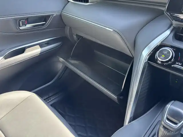 トヨタ ハリアー G 福岡県 2020(令2)年 4万km プレシャスブラックパール 純正ナビ（BLUETOOTH/AUX)/Bカメラ/電動リアゲート/レーダークルーズコントロール/LEDヘッドライト/オートライト/オートマチックハイビーム/ハーフレザーシート/D席パワーシート/純正18インチAW/USB入力端子/ワイヤレス充電/デジタルインナーミラー/SOSコール/BSM/横滑り防止装置/コーナーセンサー/レーンキープアシスト/盗難防止装置/衝突軽減システム/スマートキー/ETC