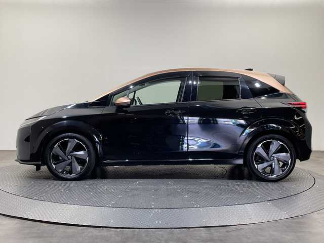 日産 オーラ G レザーエディション 愛媛県 2023(令5)年 2.1万km ミッドナイトブラック/サンライズカッパー ９型ナビ/フルセグ／Ｂｌｕｅｔｏｏｔｈ／ＵＳＢ/全方位カメラ/プロパイロット/衝突軽減ブレーキ/ＥＴＣ２．０/前方ドライブレコーダー/レーダークルーズコントロール/レーンキープアシスト/ブラインドスポットモニター/前後コーナーセンサー/オートマチックハイビーム/レザーシート/LEDヘッドライト