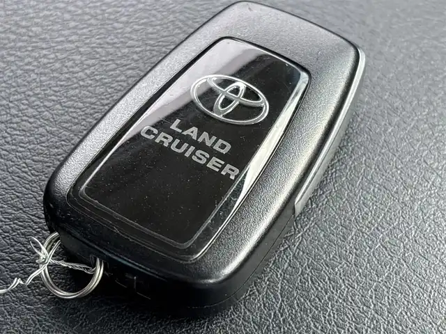 トヨタ ランドクルーザー プラド TX Lパッケージ マットブラED 佐賀県 2023(令5)年 1.5万km ブラック /ワンオーナー//サンルーフ//純正9型ナビ//フルセグTV/DVD/Bluetooth//バックカメラ//マットブラック塗装18インチアルミホイール//ブラックラダータイプルーフレール//マットブラックドアミラー//ブラックレザーシート//D・N席パワーシート//シートヒーター//ベンチレーション//ETC//スマートキー//トヨタセーフティーセンス//先行車発進お知らせ機能//PCS//LDA//オートハイビームアシスト//クリアランスソナー//パーキングサポートブレーキ//トラクションコントロール//レーダークルーズコントロール