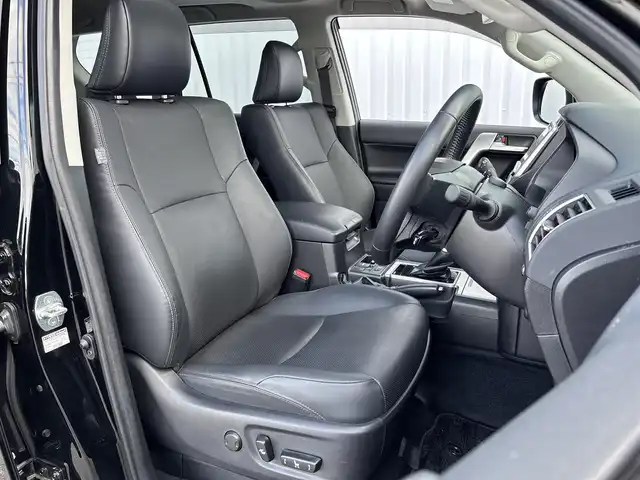 トヨタ ランドクルーザー プラド TX Lパッケージ マットブラED 佐賀県 2023(令5)年 1.5万km ブラック /ワンオーナー//サンルーフ//純正9型ナビ//フルセグTV/DVD/Bluetooth//バックカメラ//マットブラック塗装18インチアルミホイール//ブラックラダータイプルーフレール//マットブラックドアミラー//ブラックレザーシート//D・N席パワーシート//シートヒーター//ベンチレーション//ETC//スマートキー//トヨタセーフティーセンス//先行車発進お知らせ機能//PCS//LDA//オートハイビームアシスト//クリアランスソナー//パーキングサポートブレーキ//トラクションコントロール//レーダークルーズコントロール