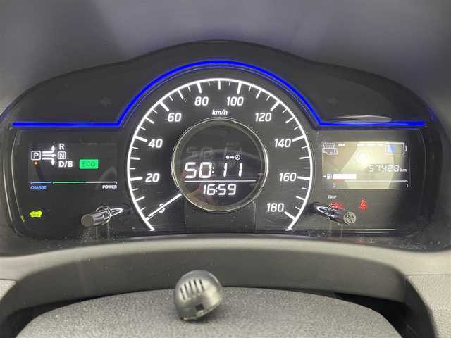 日産 ノート e－パワー X 岡山県 2016(平28)年 5.8万km スーパーブラック 純正メモリーナビ/（Bluetooth/フルセグTV/CD/DVD/USB】/エマージェンシーブレーキ/アラウンドビューモニター/ＥＴＣ/コーナーセンサー（前後）/プッシュスタート/アイドリングストップ/踏み間違い防止/横滑り防止装置/ISOFIX/ステアリングスイッチ/チルトステアリング/シートリフター/ウインカーミラー/ドアバイザー/スマートキー