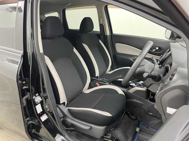 日産 ノート e－パワー X 岡山県 2016(平28)年 5.8万km スーパーブラック 純正メモリーナビ/（Bluetooth/フルセグTV/CD/DVD/USB】/エマージェンシーブレーキ/アラウンドビューモニター/ＥＴＣ/コーナーセンサー（前後）/プッシュスタート/アイドリングストップ/踏み間違い防止/横滑り防止装置/ISOFIX/ステアリングスイッチ/チルトステアリング/シートリフター/ウインカーミラー/ドアバイザー/スマートキー