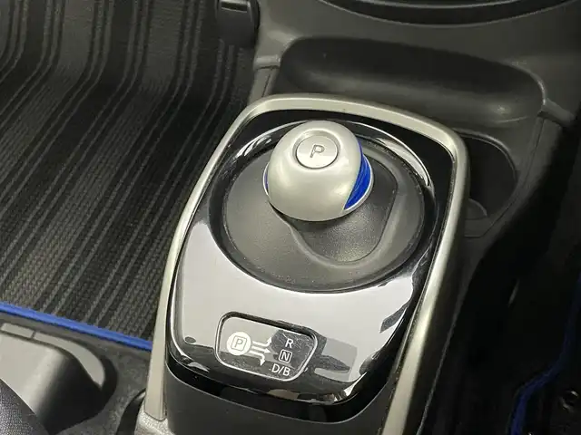 日産 ノート e－パワー X 岡山県 2016(平28)年 5.8万km スーパーブラック 純正メモリーナビ/（Bluetooth/フルセグTV/CD/DVD/USB】/エマージェンシーブレーキ/アラウンドビューモニター/ＥＴＣ/コーナーセンサー（前後）/プッシュスタート/アイドリングストップ/踏み間違い防止/横滑り防止装置/ISOFIX/ステアリングスイッチ/チルトステアリング/シートリフター/ウインカーミラー/ドアバイザー/スマートキー