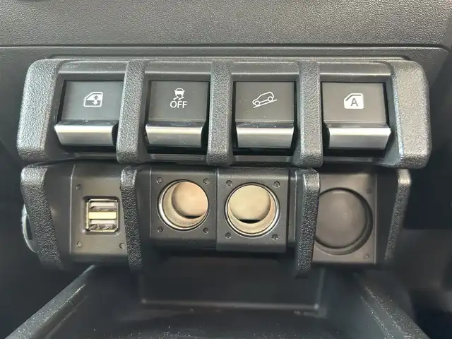 スズキ ジムニー XC 島根県 2022(令4)年 3.5万km シフォンアイボリーM 純正８インチエントリーナビ(パナソニック)　/フルセグTV　/ＤＶＤ再生　/Ｂｌｕｅｔｏｏｔｈ　/バックカメラ　/ビルトインＥＴＣ　/前席シートヒーター　/クルーズコントロール/ダウンヒルアシストコントロール　/衝突軽減ブレーキ　/レーンアシスト　/スマートキー/プッシュスタート/純正LEDヘッドライト　/純正フロアマット