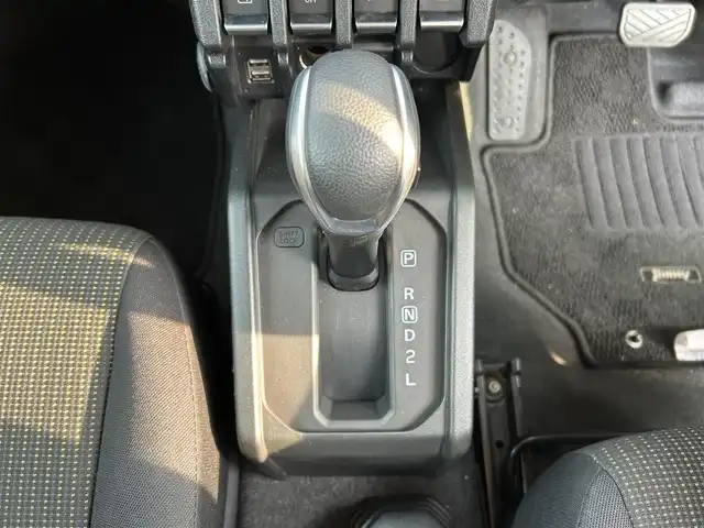 スズキ ジムニー XC 島根県 2022(令4)年 3.5万km シフォンアイボリーM 純正８インチエントリーナビ(パナソニック)　/フルセグTV　/ＤＶＤ再生　/Ｂｌｕｅｔｏｏｔｈ　/バックカメラ　/ビルトインＥＴＣ　/前席シートヒーター　/クルーズコントロール/ダウンヒルアシストコントロール　/衝突軽減ブレーキ　/レーンアシスト　/スマートキー/プッシュスタート/純正LEDヘッドライト　/純正フロアマット