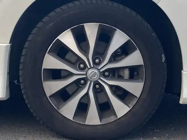 日産 セレナ ハイウェイスター Vセレクション 大分県 2017(平29)年 6.9万km ブリリアントホワイトパール 両側パワースライドドア /純正16インチアルミホイール/純正フロアマット/純正LEDヘッドライト/純正ナビ/フルセグTV/Bluetooth/オートライト/横滑り防止装置/衝突被害軽減ブレーキ/バックカメラ/クルーズコントロール/スマートキー/5月3日から5月7日までお休みの為、書類発送及び車両搬出は5月8日以降になります。