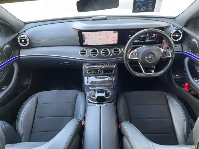 メルセデス・ベンツ Ｅ２２０ｄ アバンギャルド スポーツ 山梨県 2018(平30)年 3.5万km ダイヤモンドホワイト 黒半革/フロントリップ/リアディフューザー/純正HDDナビ/フルセグTV/全周囲カメラ/前席シートヒーター/ACC/レーンキープアシスト/ブラインドスポットアシスト/衝突軽減ブレーキ/アンビエントライト/純正19インチAW/インテリジェントライト/LEDヘッドライト/オートハイビーム