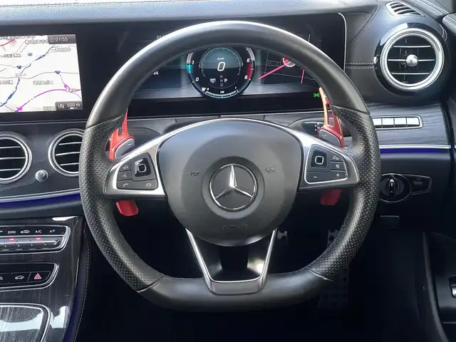 メルセデス・ベンツ Ｅ２２０ｄ アバンギャルド スポーツ 山梨県 2018(平30)年 3.5万km ダイヤモンドホワイト 黒半革/フロントリップ/リアディフューザー/純正HDDナビ/フルセグTV/全周囲カメラ/前席シートヒーター/ACC/レーンキープアシスト/ブラインドスポットアシスト/衝突軽減ブレーキ/アンビエントライト/純正19インチAW/インテリジェントライト/LEDヘッドライト/オートハイビーム
