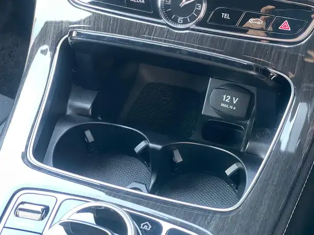メルセデス・ベンツ Ｅ２２０ｄ アバンギャルド スポーツ 山梨県 2018(平30)年 3.5万km ダイヤモンドホワイト 黒半革/フロントリップ/リアディフューザー/純正HDDナビ/フルセグTV/全周囲カメラ/前席シートヒーター/ACC/レーンキープアシスト/ブラインドスポットアシスト/衝突軽減ブレーキ/アンビエントライト/純正19インチAW/インテリジェントライト/LEDヘッドライト/オートハイビーム