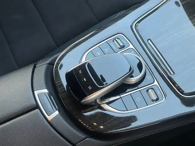 メルセデス・ベンツ Ｅ２２０ｄ アバンギャルド スポーツ 山梨県 2018(平30)年 3.5万km ダイヤモンドホワイト 黒半革/フロントリップ/リアディフューザー/純正HDDナビ/フルセグTV/全周囲カメラ/前席シートヒーター/ACC/レーンキープアシスト/ブラインドスポットアシスト/衝突軽減ブレーキ/アンビエントライト/純正19インチAW/インテリジェントライト/LEDヘッドライト/オートハイビーム