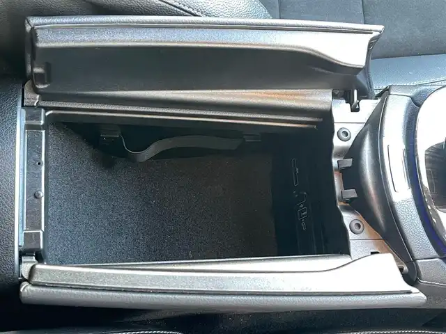 メルセデス・ベンツ Ｅ２２０ｄ アバンギャルド スポーツ 山梨県 2018(平30)年 3.5万km ダイヤモンドホワイト 黒半革/フロントリップ/リアディフューザー/純正HDDナビ/フルセグTV/全周囲カメラ/前席シートヒーター/ACC/レーンキープアシスト/ブラインドスポットアシスト/衝突軽減ブレーキ/アンビエントライト/純正19インチAW/インテリジェントライト/LEDヘッドライト/オートハイビーム