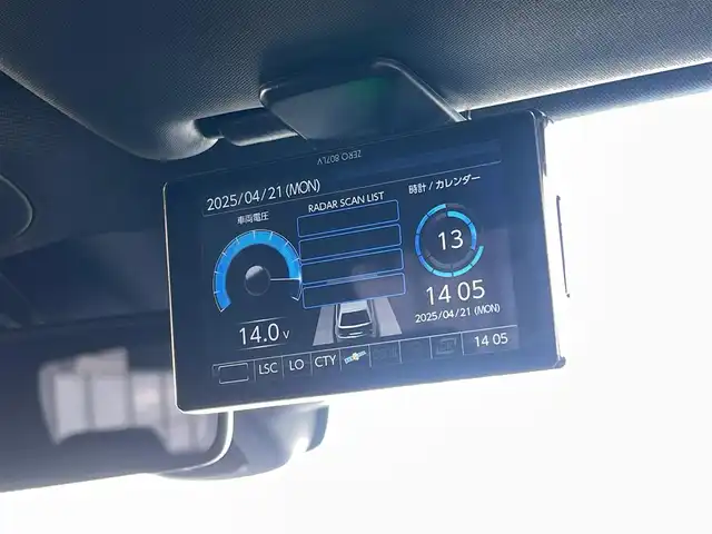 メルセデス・ベンツ Ｅ２２０ｄ アバンギャルド スポーツ 山梨県 2018(平30)年 3.5万km ダイヤモンドホワイト 黒半革/フロントリップ/リアディフューザー/純正HDDナビ/フルセグTV/全周囲カメラ/前席シートヒーター/ACC/レーンキープアシスト/ブラインドスポットアシスト/衝突軽減ブレーキ/アンビエントライト/純正19インチAW/インテリジェントライト/LEDヘッドライト/オートハイビーム