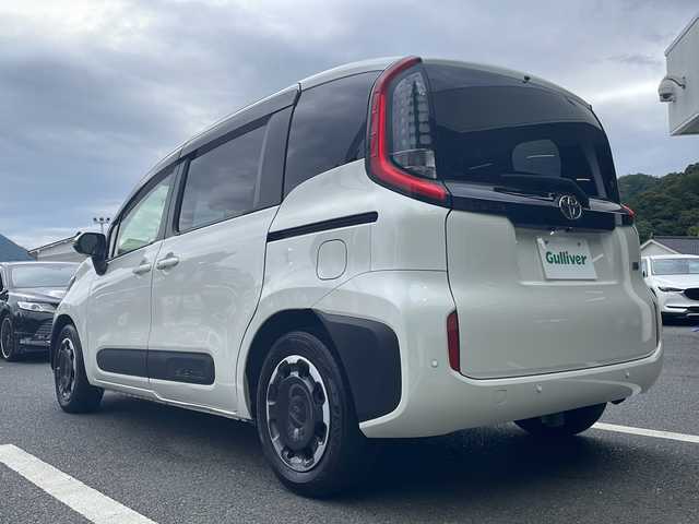 トヨタ シエンタ ハイブリッド Z 京都府 2022(令4)年 5.6万km ホワイトパールクリスタルシャイン 純正ディスプレイオーディオ　アラウンドビューモニター　プリクラッシュセーフティ　レーダークルーズコントロール　ブラインドスポットモニター　後席サーキュレーター　ＬＥＤヘッドライト　両側電動ドア　禁煙車
