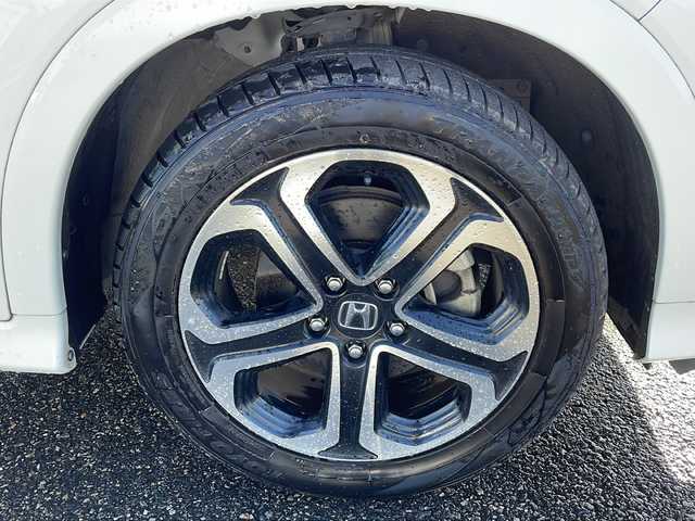ホンダ ヴェゼル ハイブリッド Z ホンダセンシング 新潟県 2016(平28)年 7.1万km ホワイトオーキッドパール 純正メモリナビ/（DTV/DVD/Bluetooth）/バックカメラ/ホンダセンシング/衝突軽減/レーンキープアシスト/クルーズコントロール/ETC/革巻きステア/ステアリングスイッチ/パドルシフト/ハーフレザーシート/シートヒーター/フロアマット/LEDヘッドライト/フォグランプ/ウィンカーミラー/電格ミラー/ドアバイザー