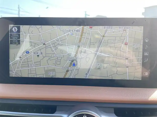 レクサス ＩＳ 300h バージョンL 福岡県 2021(令3)年 2.7万km ソニッククォーツ ワンオーナー/サンルーフ/メーカーナビ/（BLUETOOTH/フルセグ/CD/DVD/AUX)/アラウンドビューモニター/バックカメラ/フロントカメラ/サイドカメラ/電動トランクリッド/レーダークルーズコントロール/LEDヘッドライト/オートライト/オートマチックハイビーム/レザーシート/シートメモリー/DN席パワーシート/DN席シートヒーター/DN席エアシート/ステアリングヒーター/チルトステアリング/純正19インチAW/BSM/横滑り防止装置/コーナーセンサー/レーンキープアシスト/盗難防止装置/衝突軽減システム/スマートキー/カードキー/ETC2.0/保証書/取扱説明書