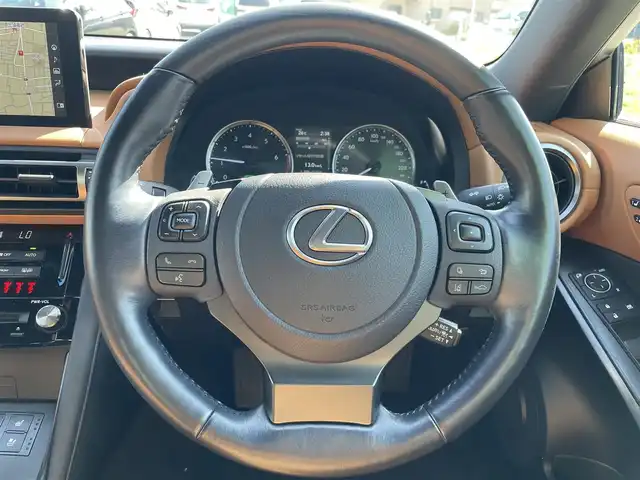 レクサス ＩＳ 300h バージョンL 福岡県 2021(令3)年 2.7万km ソニッククォーツ ワンオーナー/サンルーフ/メーカーナビ/（BLUETOOTH/フルセグ/CD/DVD/AUX)/アラウンドビューモニター/バックカメラ/フロントカメラ/サイドカメラ/電動トランクリッド/レーダークルーズコントロール/LEDヘッドライト/オートライト/オートマチックハイビーム/レザーシート/シートメモリー/DN席パワーシート/DN席シートヒーター/DN席エアシート/ステアリングヒーター/チルトステアリング/純正19インチAW/BSM/横滑り防止装置/コーナーセンサー/レーンキープアシスト/盗難防止装置/衝突軽減システム/スマートキー/カードキー/ETC2.0/保証書/取扱説明書