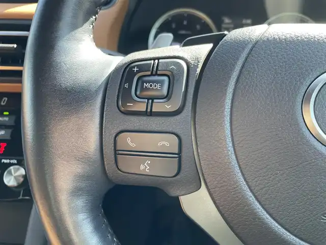 レクサス ＩＳ 300h バージョンL 福岡県 2021(令3)年 2.7万km ソニッククォーツ ワンオーナー/サンルーフ/メーカーナビ/（BLUETOOTH/フルセグ/CD/DVD/AUX)/アラウンドビューモニター/バックカメラ/フロントカメラ/サイドカメラ/電動トランクリッド/レーダークルーズコントロール/LEDヘッドライト/オートライト/オートマチックハイビーム/レザーシート/シートメモリー/DN席パワーシート/DN席シートヒーター/DN席エアシート/ステアリングヒーター/チルトステアリング/純正19インチAW/BSM/横滑り防止装置/コーナーセンサー/レーンキープアシスト/盗難防止装置/衝突軽減システム/スマートキー/カードキー/ETC2.0/保証書/取扱説明書