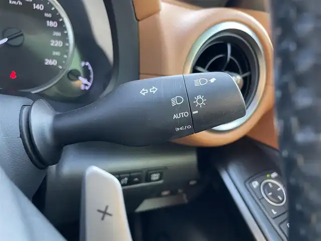 レクサス ＩＳ 300h バージョンL 福岡県 2021(令3)年 2.7万km ソニッククォーツ ワンオーナー/サンルーフ/メーカーナビ/（BLUETOOTH/フルセグ/CD/DVD/AUX)/アラウンドビューモニター/バックカメラ/フロントカメラ/サイドカメラ/電動トランクリッド/レーダークルーズコントロール/LEDヘッドライト/オートライト/オートマチックハイビーム/レザーシート/シートメモリー/DN席パワーシート/DN席シートヒーター/DN席エアシート/ステアリングヒーター/チルトステアリング/純正19インチAW/BSM/横滑り防止装置/コーナーセンサー/レーンキープアシスト/盗難防止装置/衝突軽減システム/スマートキー/カードキー/ETC2.0/保証書/取扱説明書