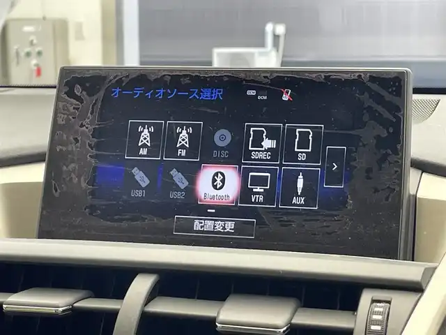 レクサス ＮＸ 300h Iパッケージ 滋賀県 2015(平27)年 4.9万km ソニッククォーツ 禁煙車/純正ナビ/（CD/DVD/Blu-ray/フルセグTV/SD/BT/USB/AUX/FM/AM）/プリクラッシュセーフティシステム（PCS）/レーンディパーチャーアラート（LDA）/オートマチックハイビーム（AHB）/レーダークルーズコントロール/バック・サイドカメラ/ビルトインETC/ベージュレザーシート/ドライブレコーダー/前席シートヒーター/前席パワーシート/デュアルエアコン/オートブレーキホールド/電動パーキングブレーキ/純正フロアマット/純正18インチAW