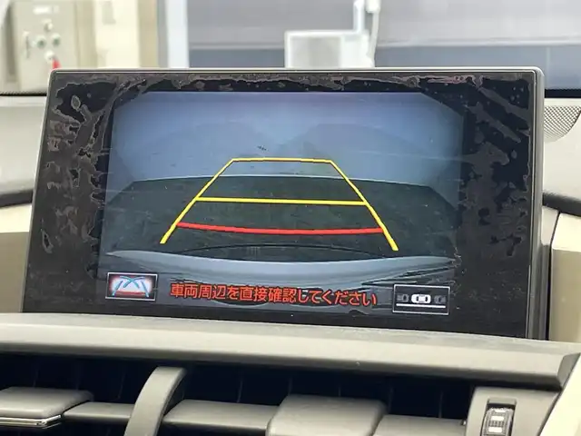 レクサス ＮＸ 300h Iパッケージ 滋賀県 2015(平27)年 4.9万km ソニッククォーツ 禁煙車/純正ナビ/（CD/DVD/Blu-ray/フルセグTV/SD/BT/USB/AUX/FM/AM）/プリクラッシュセーフティシステム（PCS）/レーンディパーチャーアラート（LDA）/オートマチックハイビーム（AHB）/レーダークルーズコントロール/バック・サイドカメラ/ビルトインETC/ベージュレザーシート/ドライブレコーダー/前席シートヒーター/前席パワーシート/デュアルエアコン/オートブレーキホールド/電動パーキングブレーキ/純正フロアマット/純正18インチAW