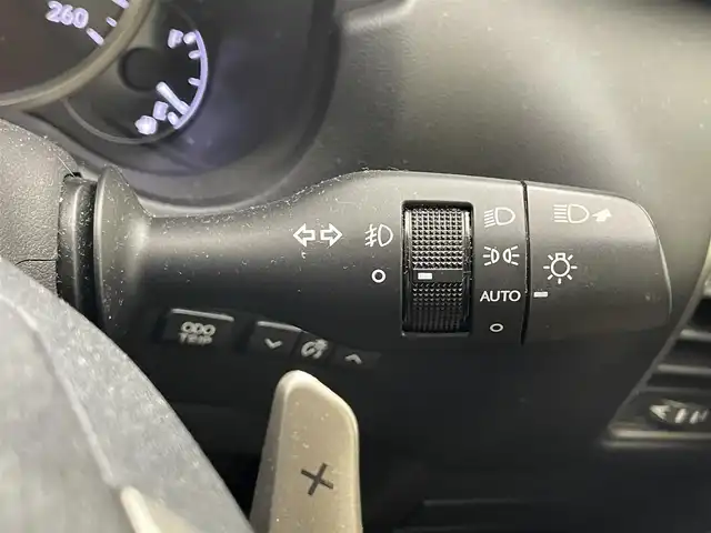 レクサス ＮＸ 300h Iパッケージ 滋賀県 2015(平27)年 4.9万km ソニッククォーツ 禁煙車/純正ナビ/（CD/DVD/Blu-ray/フルセグTV/SD/BT/USB/AUX/FM/AM）/プリクラッシュセーフティシステム（PCS）/レーンディパーチャーアラート（LDA）/オートマチックハイビーム（AHB）/レーダークルーズコントロール/バック・サイドカメラ/ビルトインETC/ベージュレザーシート/ドライブレコーダー/前席シートヒーター/前席パワーシート/デュアルエアコン/オートブレーキホールド/電動パーキングブレーキ/純正フロアマット/純正18インチAW